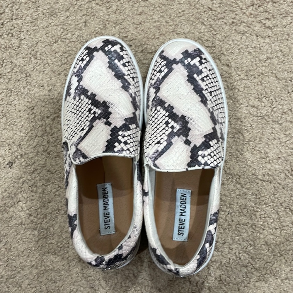 Steve Madden snake Print slip on